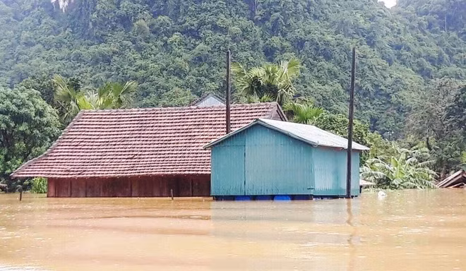 PNUD et WorldShare construisent davantage de maisons résistantes aux inondations à Quang Binh ảnh 1