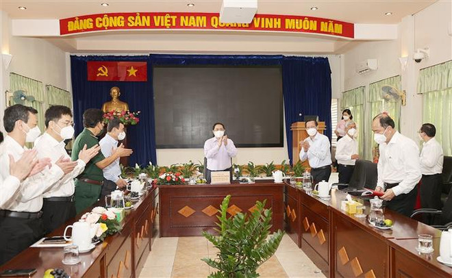 Le PM salue les réalisations obtenues par Hô Chi Minh-Ville dans la lutte anti-Covid-19 ảnh 2 Le PM salue les réalisations obtenues par Hô Chi Minh-Ville dans la lutte anti-Covid-19 ảnh 2