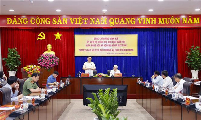 Têt du Tigre : Vuong Dinh Hue en déplacement à Binh Duong ảnh 2 Têt du Tigre : Vuong Dinh Hue en déplacement à Binh Duong ảnh 2