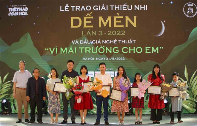Le Prix Dê mèn 2022 couronne ses aspirants mais attend son chevalier ảnh 1 Le Prix Dê mèn 2022 couronne ses aspirants mais attend son chevalier ảnh 1