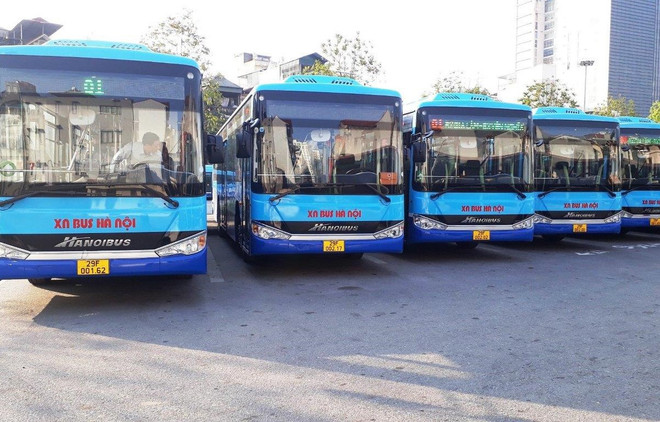 Hanoï: 118 des 121 lignes de bus subventionnées fonctionnent au maximum de leur capacité ảnh 1 Hanoï: 118 des 121 lignes de bus subventionnées fonctionnent au maximum de leur capacité ảnh 1