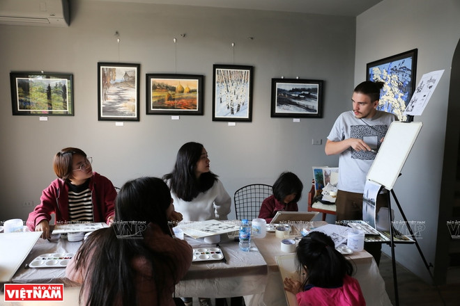 Deux peintres russes passionnés de culture vietnamienne ảnh 1 Deux peintres russes passionnés de culture vietnamienne ảnh 1