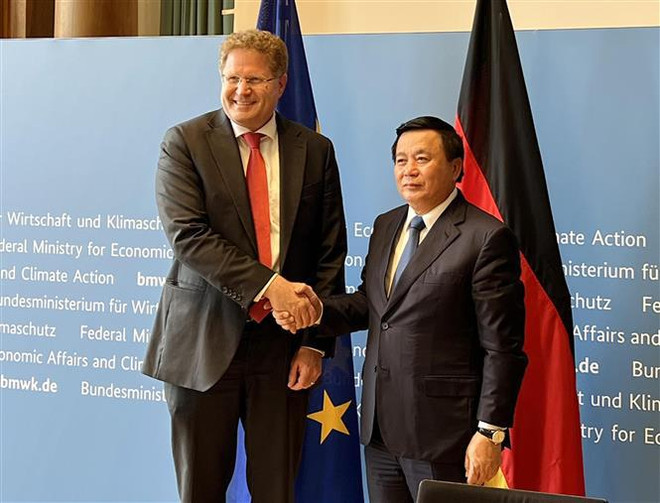 Une délégation du Parti communiste du Vietnam en visite de travail en Allemagne ảnh 1 Une délégation du Parti communiste du Vietnam en visite de travail en Allemagne ảnh 1