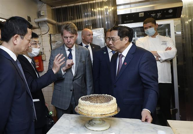 Le PM vietnamien visite l'endroit où le président Ho Chi Minh travailla à Boston ảnh 1