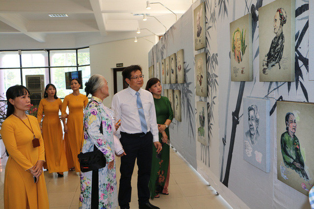 Deux expositions s’ouvrent à Thua Thien-Hue ảnh 2 Deux expositions s’ouvrent à Thua Thien-Hue ảnh 2