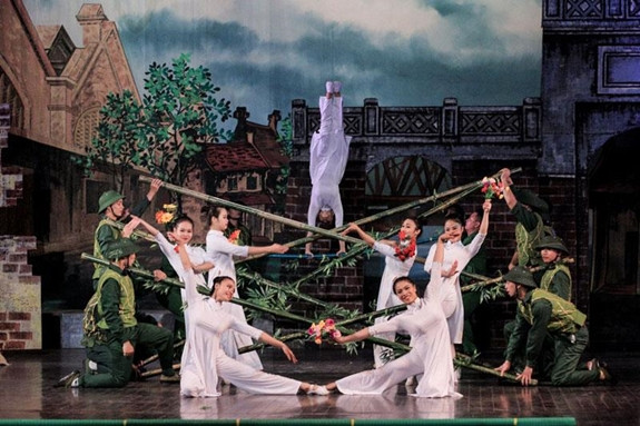 La victoire de Dien Bien Phu retracée via l’art du cirque ảnh 1 La victoire de Dien Bien Phu retracée via l’art du cirque ảnh 1