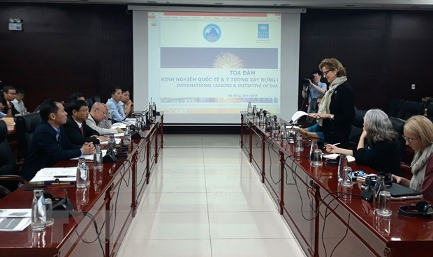 Colloque sur des expériences internationales dans la construction de Da Nang City Lab ảnh 1 Colloque sur des expériences internationales dans la construction de Da Nang City Lab ảnh 1