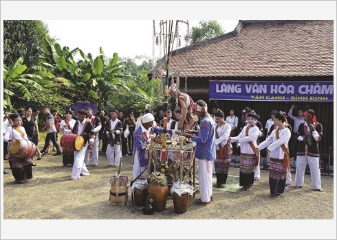 Cham H’roi, des offrandes pour la pluie ảnh 1 Cham H’roi, des offrandes pour la pluie ảnh 1