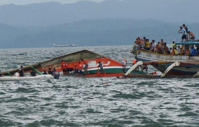 Des ferrys naufragés aux Philippines font des dizaines de morts ảnh 1