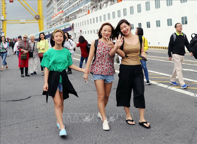Plus de 2 000 croisiéristes arrivent à Da Nang le premier jour de l’An ảnh 1 Plus de 2 000 croisiéristes arrivent à Da Nang le premier jour de l’An ảnh 1