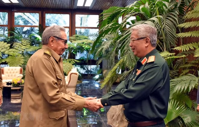 Le Vietnam et Cuba renforcent leurs liens dans la défense ảnh 1