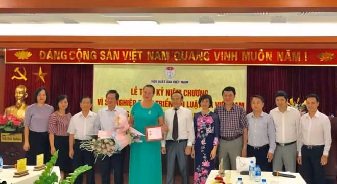 Une experte en droit russe à l’honneur ảnh 1