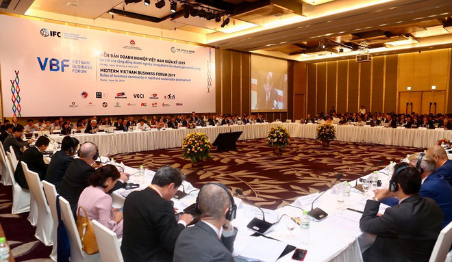 Le Forum d'affaires du Vietnam de mi-mandat 2019 à Hanoï ảnh 1 Le Forum d'affaires du Vietnam de mi-mandat 2019 à Hanoï ảnh 1