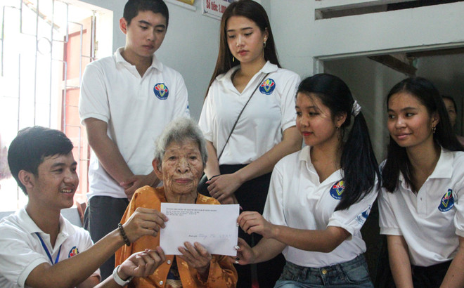 De jeunes Viet kieu visitent la province centrale de Quang Nam ảnh 1 De jeunes Viet kieu visitent la province centrale de Quang Nam ảnh 1