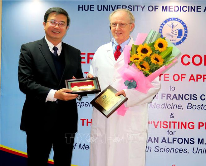 Médecine familiale : des professeurs étrangers à l’honneur ảnh 1 Médecine familiale : des professeurs étrangers à l’honneur ảnh 1