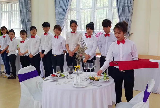 Vietnam-Suisse : coopération dans la formation de la ressource humaine de tourisme & hôtellerie ảnh 1 Vietnam-Suisse : coopération dans la formation de la ressource humaine de tourisme & hôtellerie ảnh 1