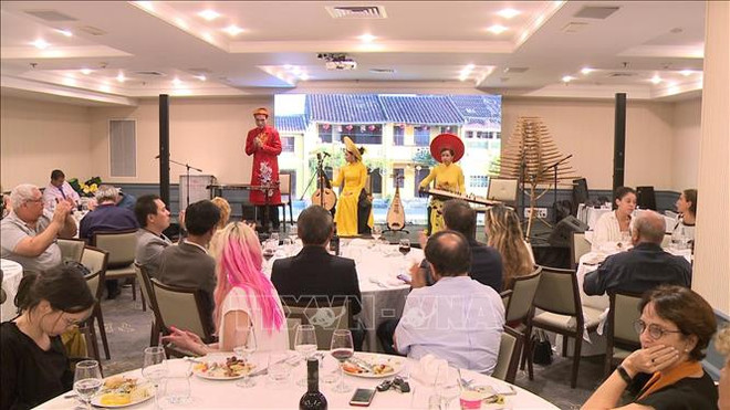 Des traits culturels et touristiques du Vietnam présentés en Israël ảnh 1 Des traits culturels et touristiques du Vietnam présentés en Israël ảnh 1