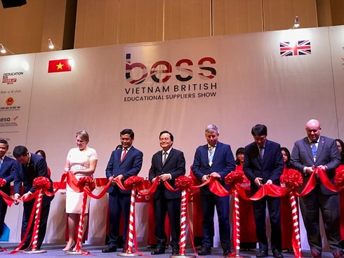 Ouverture de l’exposition internationale sur la technologie d’éducation BESS Vietnam 2019 ảnh 1 Ouverture de l’exposition internationale sur la technologie d’éducation BESS Vietnam 2019 ảnh 1