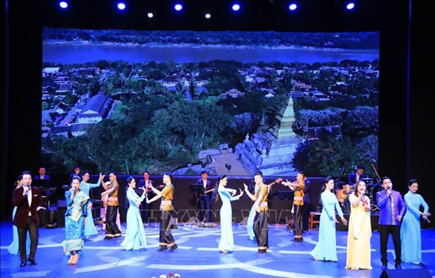 L’ouverture de la Semaine de la culture vietnamienne au Laos ảnh 1 L’ouverture de la Semaine de la culture vietnamienne au Laos ảnh 1