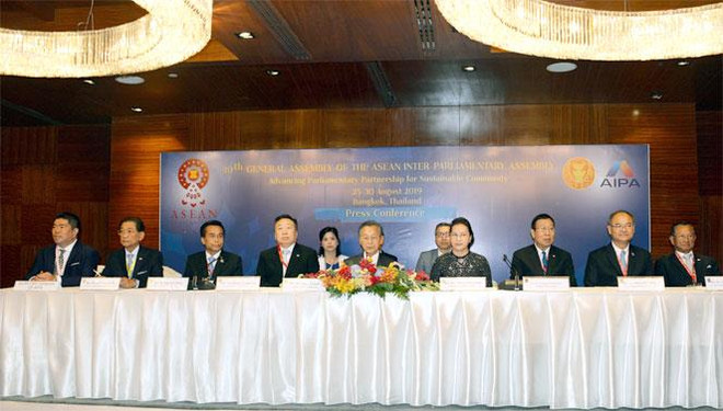 Le Vietnam et la Thaïlande co-président la conférence de presse sur l’AIPA 40 ảnh 1 Le Vietnam et la Thaïlande co-président la conférence de presse sur l’AIPA 40 ảnh 1