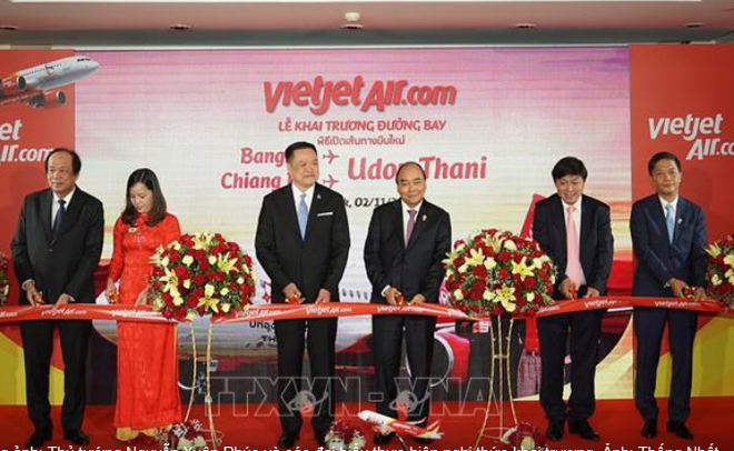 Le PM Nguyen Xuan Phuc assiste à l’inauguration de nouvelles lignes aériennes en Thaïlande ảnh 1 Le PM Nguyen Xuan Phuc assiste à l’inauguration de nouvelles lignes aériennes en Thaïlande ảnh 1