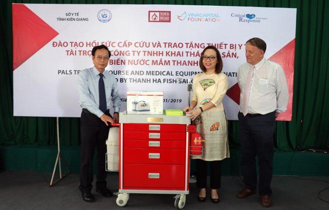 Don des chariots médicaux à l’hôpital de la province de Kien Giang ảnh 1