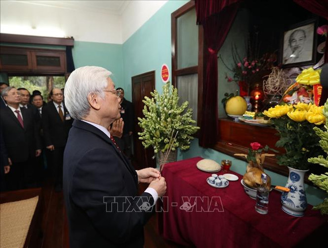 Nguyen Phu Trong rend hommage au Président Ho Chi Minh ảnh 1 Nguyen Phu Trong rend hommage au Président Ho Chi Minh ảnh 1
