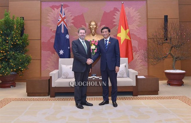 Le secrétaire général de l’AN vietnamienne rencontre le président du Sénat australien ảnh 1 Le secrétaire général de l’AN vietnamienne rencontre le président du Sénat australien ảnh 1
