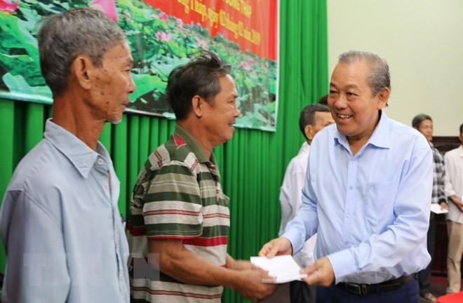 Des dirigeants présentent leurs vœux du Tet à Dong Thap et à Son La ảnh 1 Des dirigeants présentent leurs vœux du Tet à Dong Thap et à Son La ảnh 1