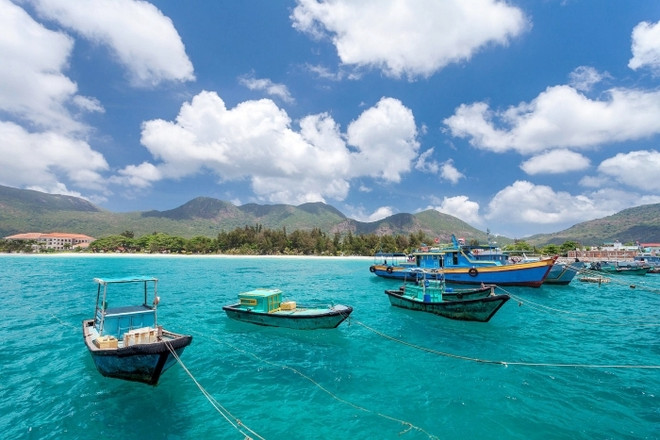 L'île de Con Son parmi les "lieux où l'on trouve l'eau la plus bleue au monde" ảnh 1 L'île de Con Son parmi les "lieux où l'on trouve l'eau la plus bleue au monde" ảnh 1