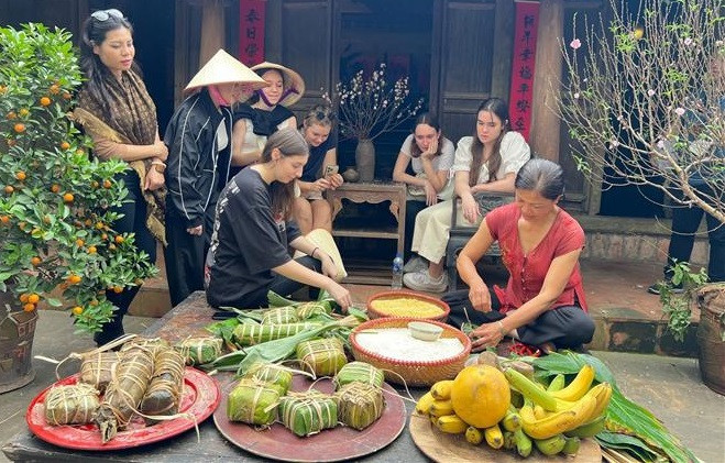  Près de 7,5 millions de travailleurs reçoivent une aide pour le Têt ảnh 1