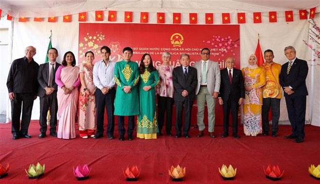 Les Vietnamiens à l’étranger se joignent aux célébrations du Tet ảnh 2 Les Vietnamiens à l’étranger se joignent aux célébrations du Tet ảnh 2