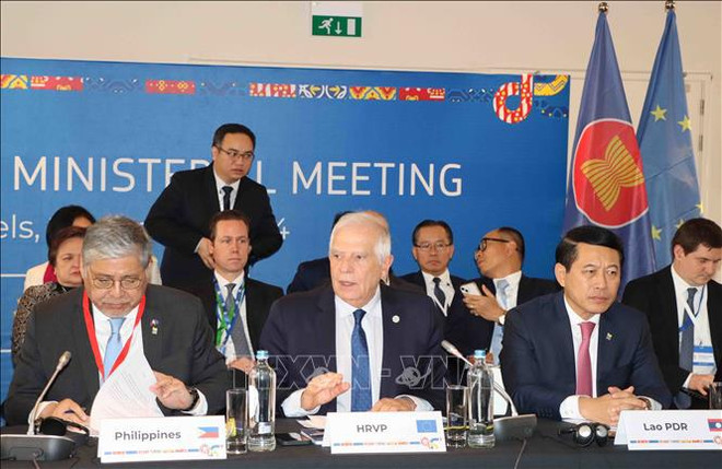 Le ministre des Affaires étrangères Bui Thanh Son rencontre des homologues étrangers à Bruxelles ảnh 1 Le ministre des Affaires étrangères Bui Thanh Son rencontre des homologues étrangers à Bruxelles ảnh 1