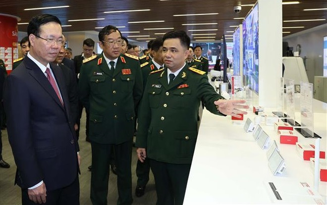 Le président Vo Van Thuong appelle Viettel à conforter sa position en tant que groupe économique principal du pays ảnh 3