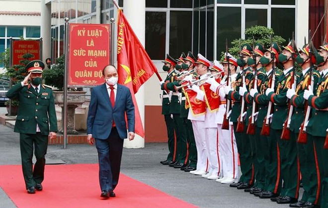 Le président Nguyên Xuân Phuc visite le Centre tropical Vietnam-Russie ảnh 1 Le président Nguyên Xuân Phuc visite le Centre tropical Vietnam-Russie ảnh 1
