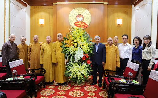 Le FPV présente ses félicitations à l'occasion du 40e anniversaire de la Sangha bouddhiste du VN ảnh 2 Le FPV présente ses félicitations à l'occasion du 40e anniversaire de la Sangha bouddhiste du VN ảnh 2
