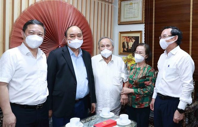 Le président rencontre des enseignants exemplaires à Hô Chi Minh-Ville ảnh 1 Le président rencontre des enseignants exemplaires à Hô Chi Minh-Ville ảnh 1