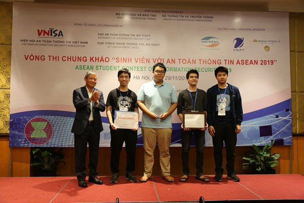 Des étudiants vietnamiens triomphés au concours de sécurité d’information de l’ASEAN 2019 ảnh 1 Des étudiants vietnamiens triomphés au concours de sécurité d’information de l’ASEAN 2019 ảnh 1