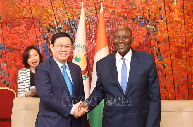 Renforcement de la coopération entre le Vietnam et la Côte d'Ivoire ảnh 1