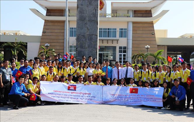Vietnam - Cambodge : Rencontre de jeunes journalistes et étudiants des provinces frontalières ảnh 1 Vietnam - Cambodge : Rencontre de jeunes journalistes et étudiants des provinces frontalières ảnh 1