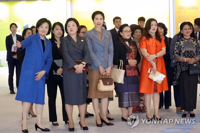 K-beauty séduit en marge du Sommet ASEAN-République de Corée ảnh 1