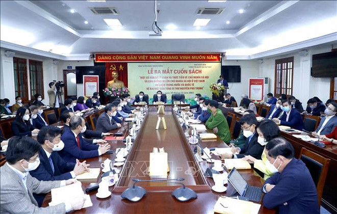 Lancement d'un livre sur l'article du SG Nguyen Phu Trong sur le socialisme ảnh 1