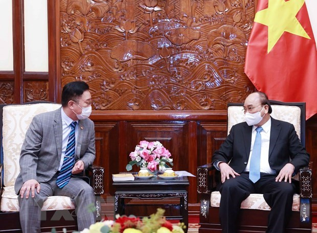 Le président Nguyên Xuân Phuc reçoit le 31e descendant du roi Ly Thai Tô en R. de Corée ảnh 1 Le président Nguyên Xuân Phuc reçoit le 31e descendant du roi Ly Thai Tô en R. de Corée ảnh 1