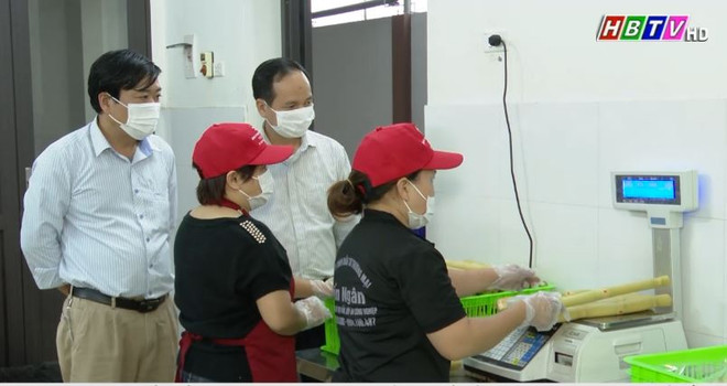 Hoa Binh exporte un premier lot de 10 tonnes de canne à sucre vers l’Allemagne ảnh 1 Hoa Binh exporte un premier lot de 10 tonnes de canne à sucre vers l’Allemagne ảnh 1