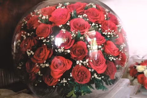 Productrice de fleurs stabilisées, elle monte sa start-up à l'âge de 50 ans ảnh 2