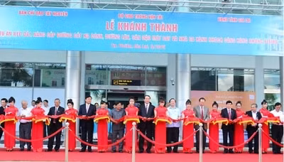 Inauguration du projet d'agrandissement et d’amélioration de l’aéroport de Pleiku ảnh 1