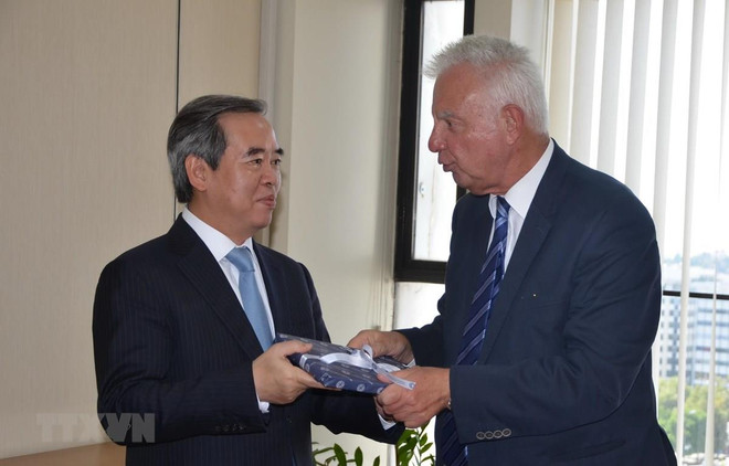Une délégation du Parti communiste du Vietnam en visite de travaille en Grèce ảnh 1 Une délégation du Parti communiste du Vietnam en visite de travaille en Grèce ảnh 1