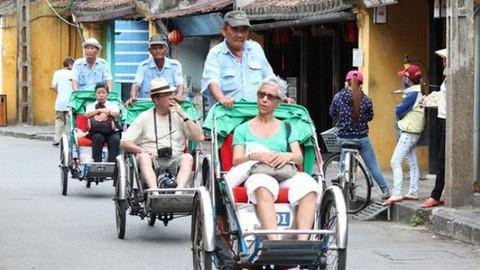 En neuf mois, le Vietnam a accueilli près de 13 millions de touristes étrangers ảnh 1