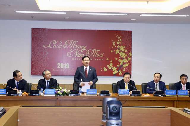 Les vice-PM Vuong Dinh Hue et Vu Duc Dam présentent leurs vœux de Nouvel an à des ouvriers ảnh 1 Les vice-PM Vuong Dinh Hue et Vu Duc Dam présentent leurs vœux de Nouvel an à des ouvriers ảnh 1