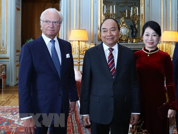Entrevue entre le PM Nguyen Xuan Phuc et le roi suédois Carl XVI Gustav ảnh 1 Entrevue entre le PM Nguyen Xuan Phuc et le roi suédois Carl XVI Gustav ảnh 1